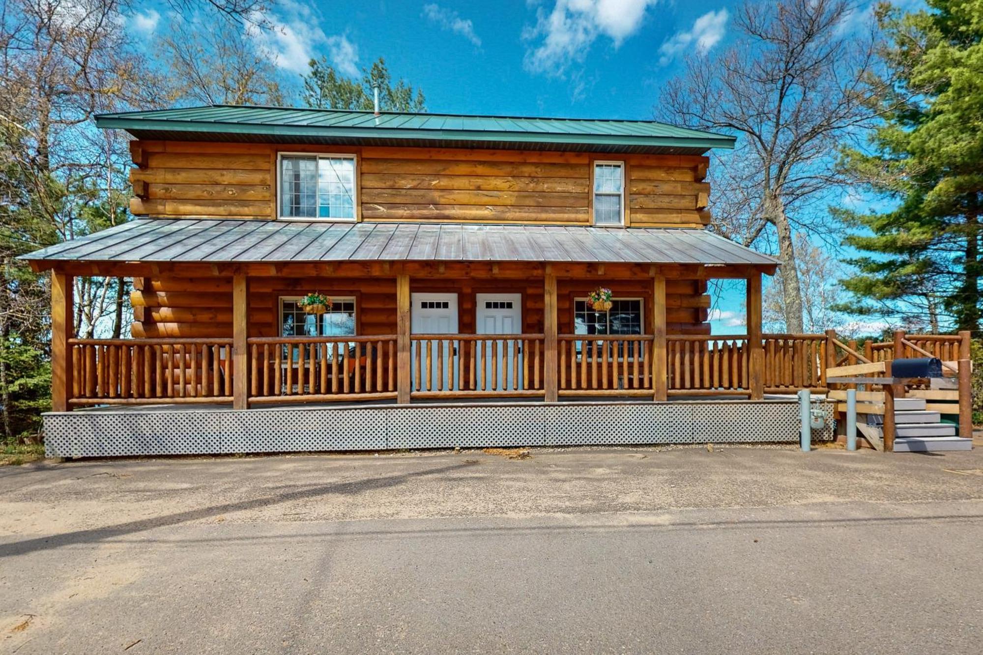 The Brandy Manhattan Villa Arbor Vitae Exterior photo