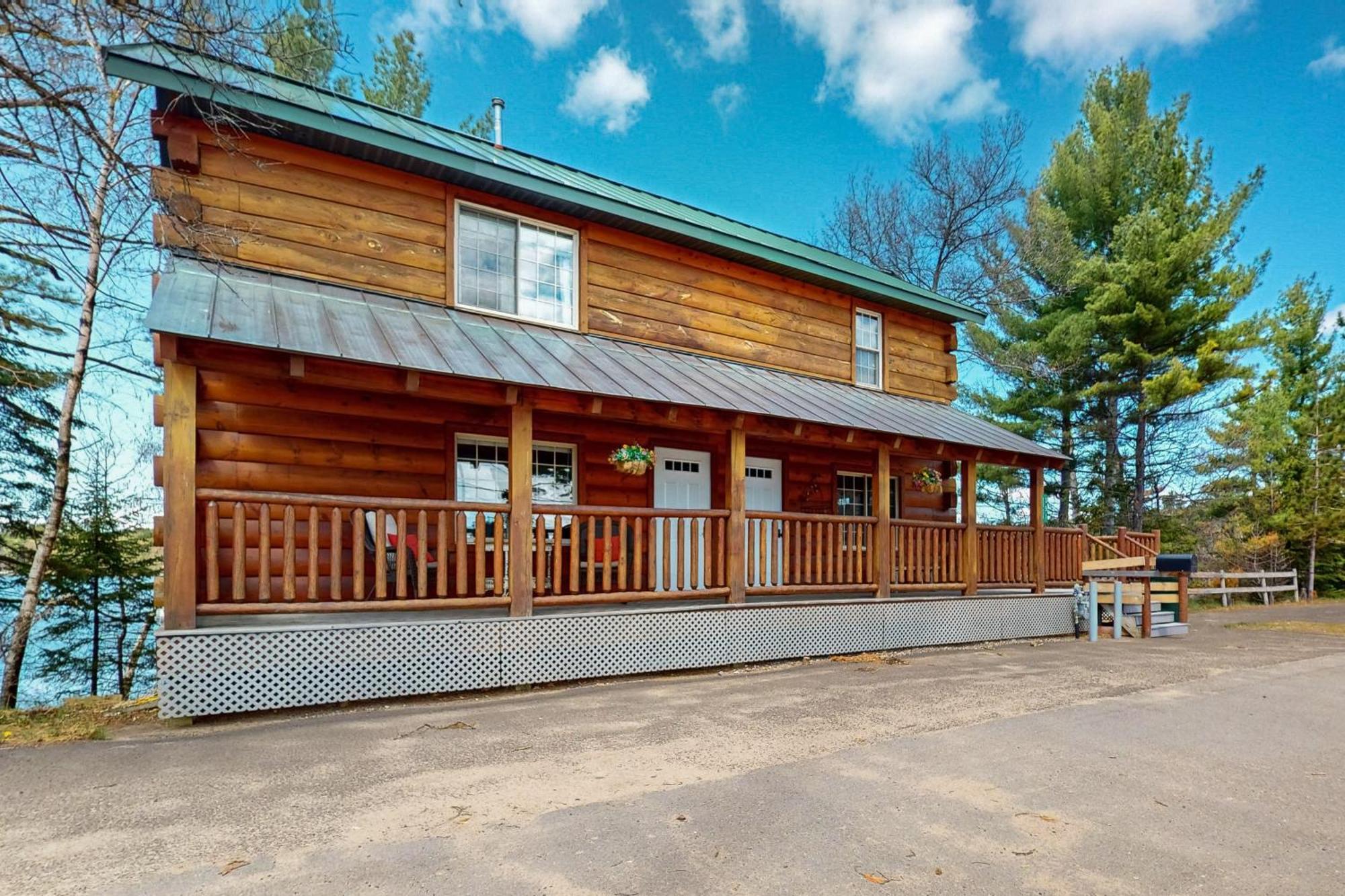 The Brandy Manhattan Villa Arbor Vitae Exterior photo